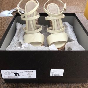 White gucci wedges